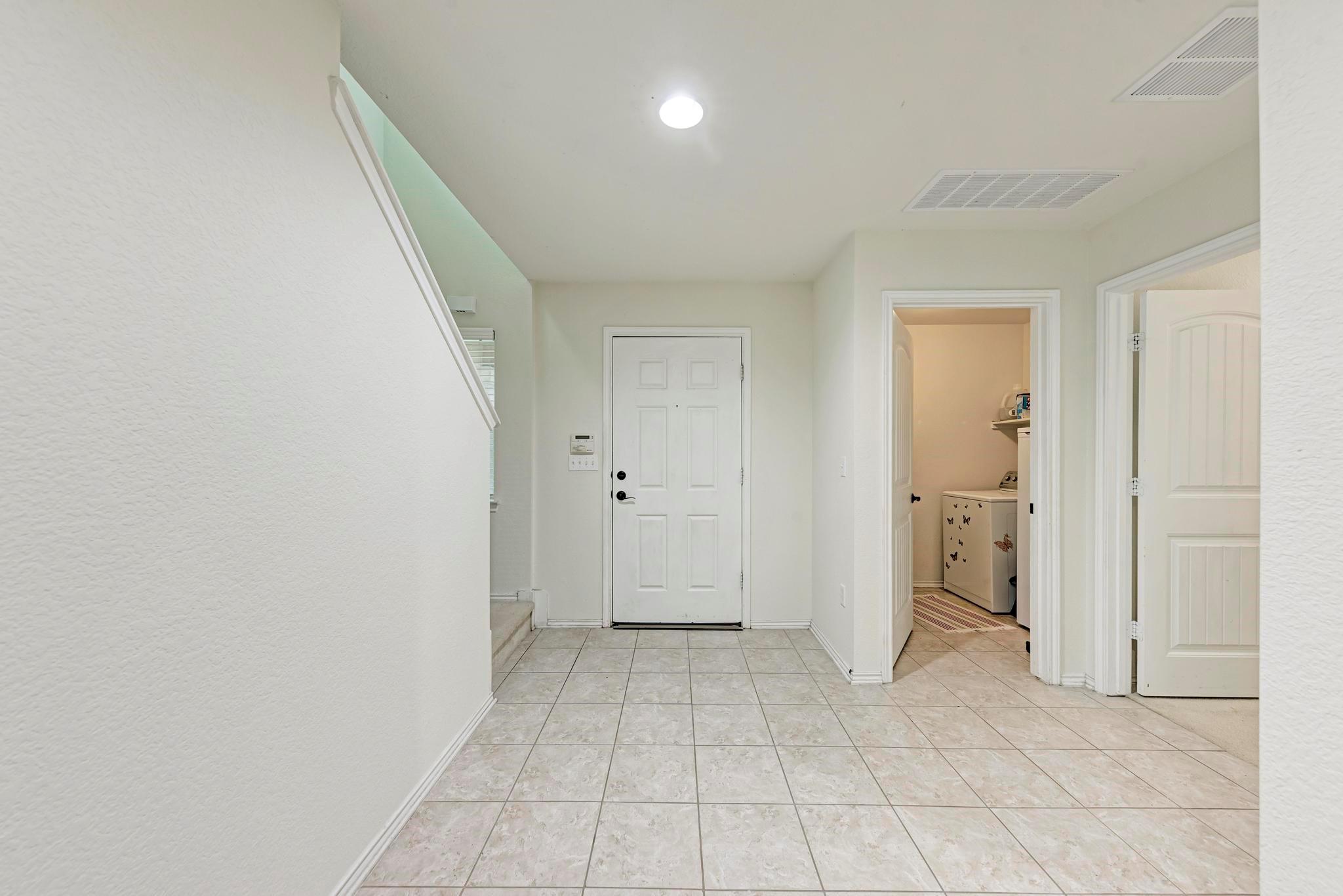 6512 Ladywell Ln Property Photo 4