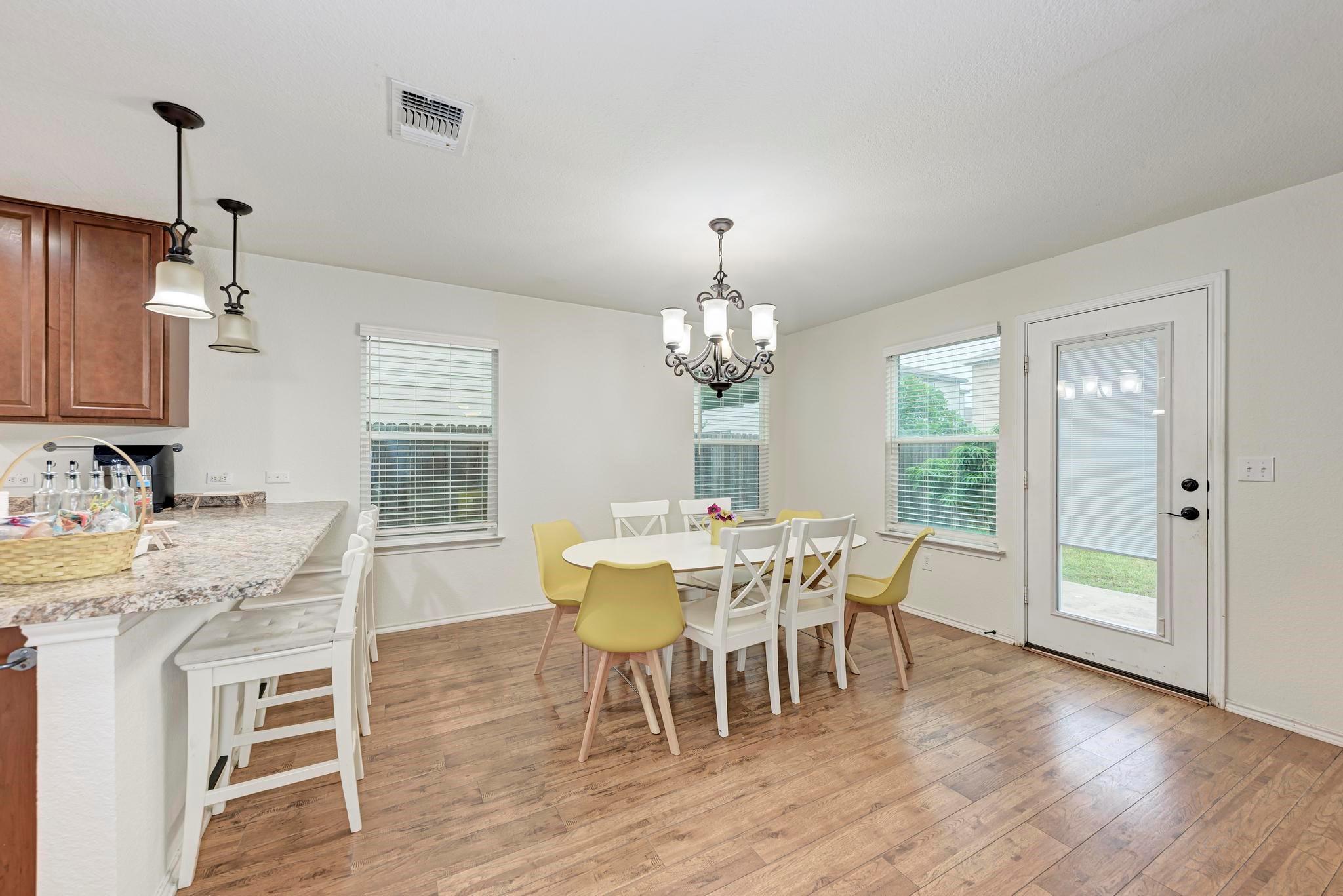6512 Ladywell Ln Property Photo 9