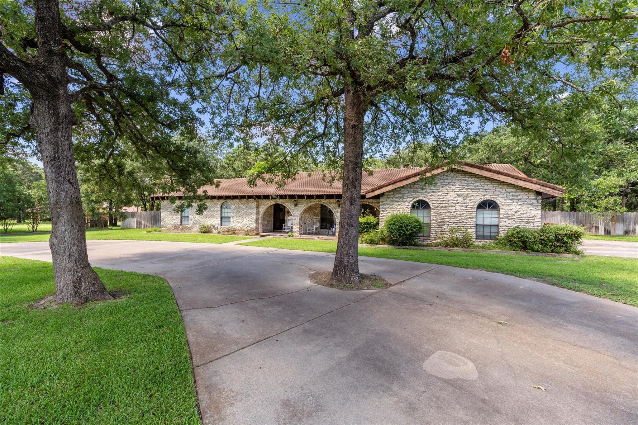 101 Sand Oak Property Photo 1