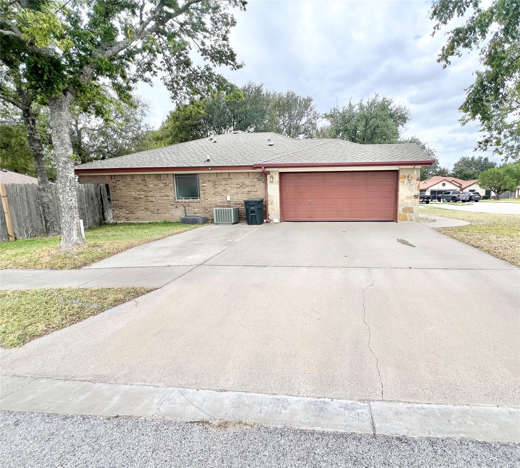 5504 Eldie Ct Property Photo 2
