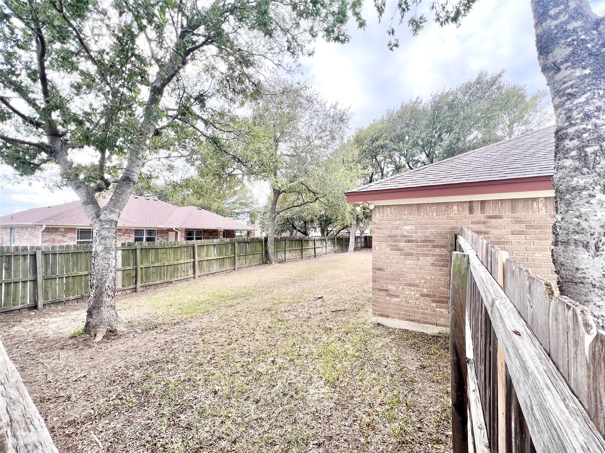 5504 Eldie Ct Property Photo 3