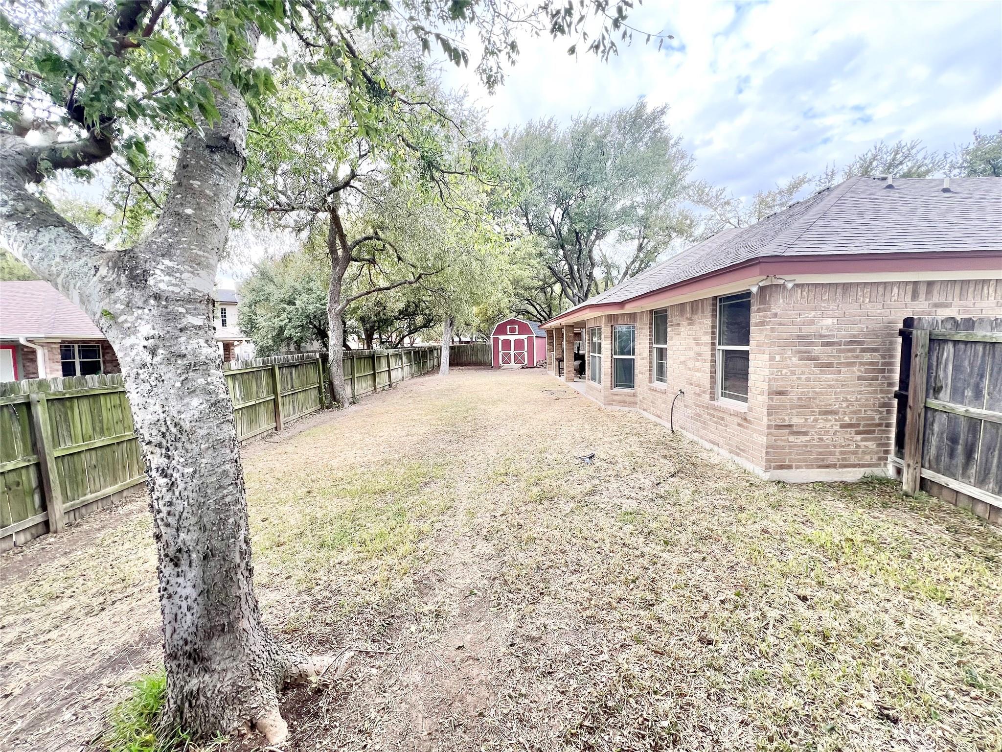 5504 Eldie Ct Property Photo 4