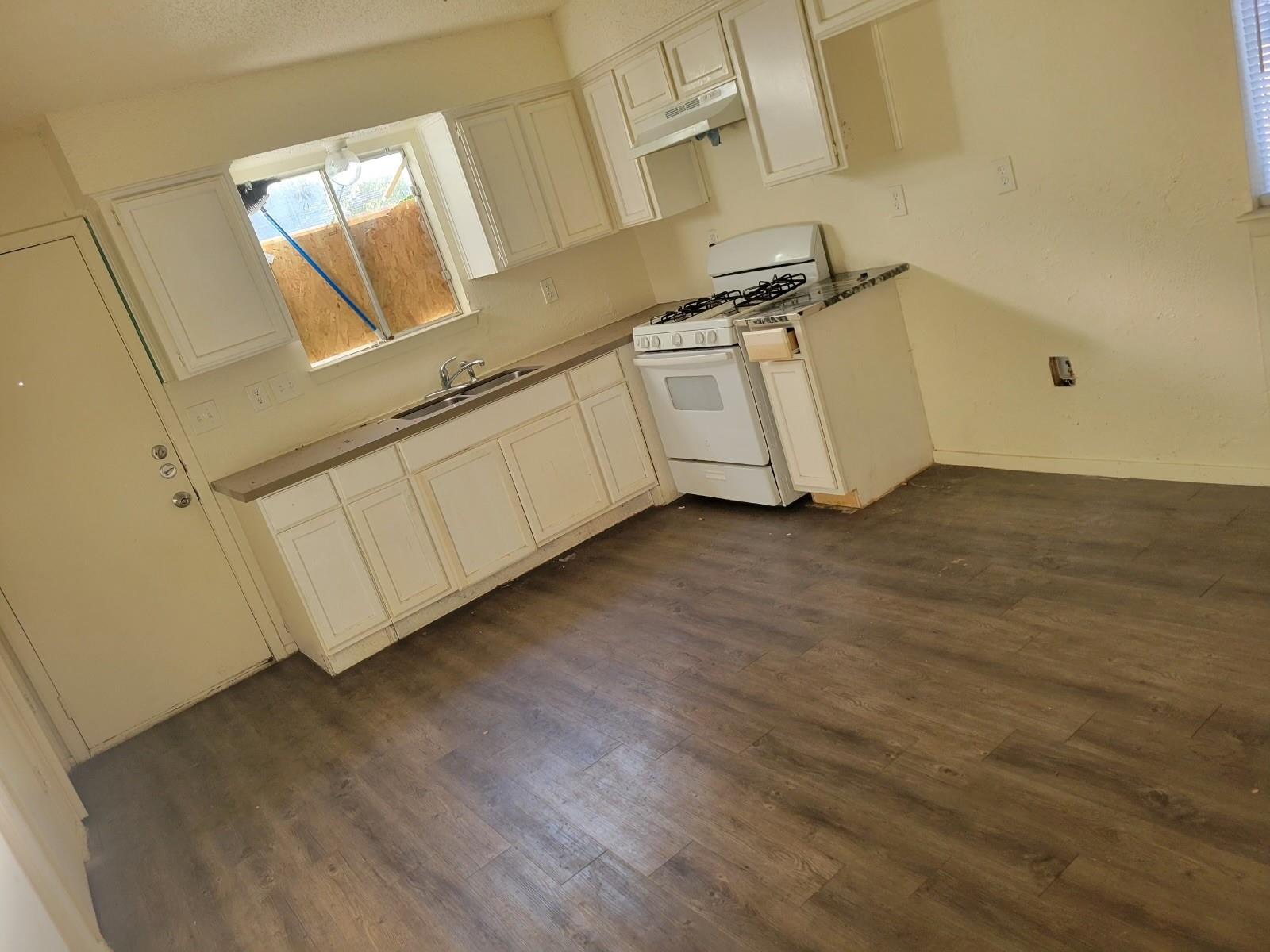 6901 Wentworth Dr D Property Photo 2