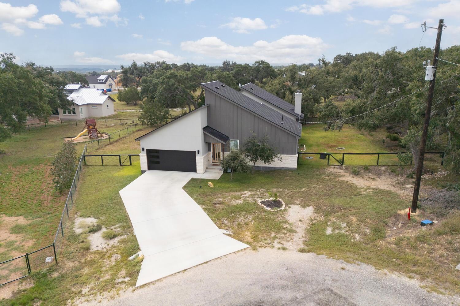 103 Hans Bell Dr Property Photo 2