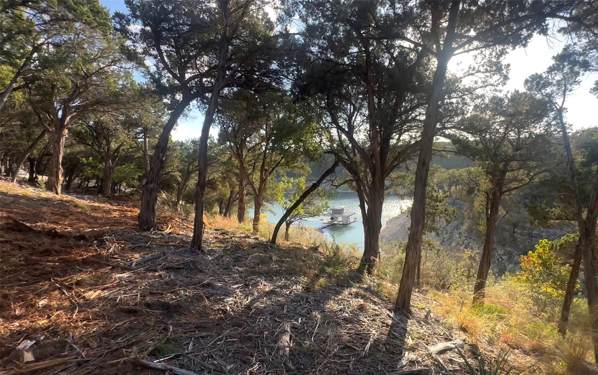 18005 Breakwater Dr Property Photo 4