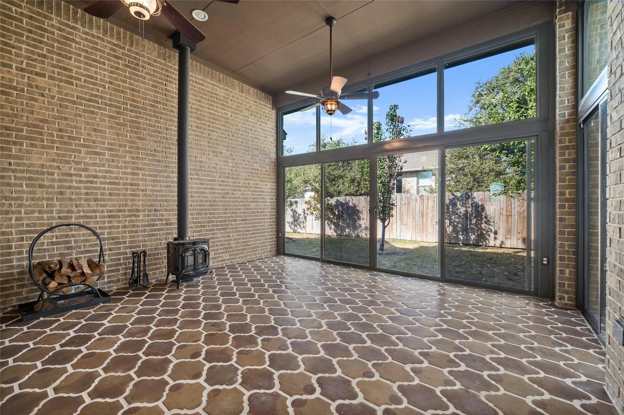 1925 Woolsey Way Property Photo 2