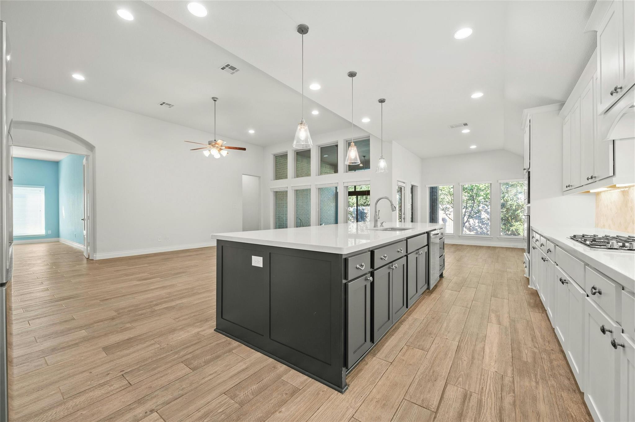1925 Woolsey Way Property Photo 9