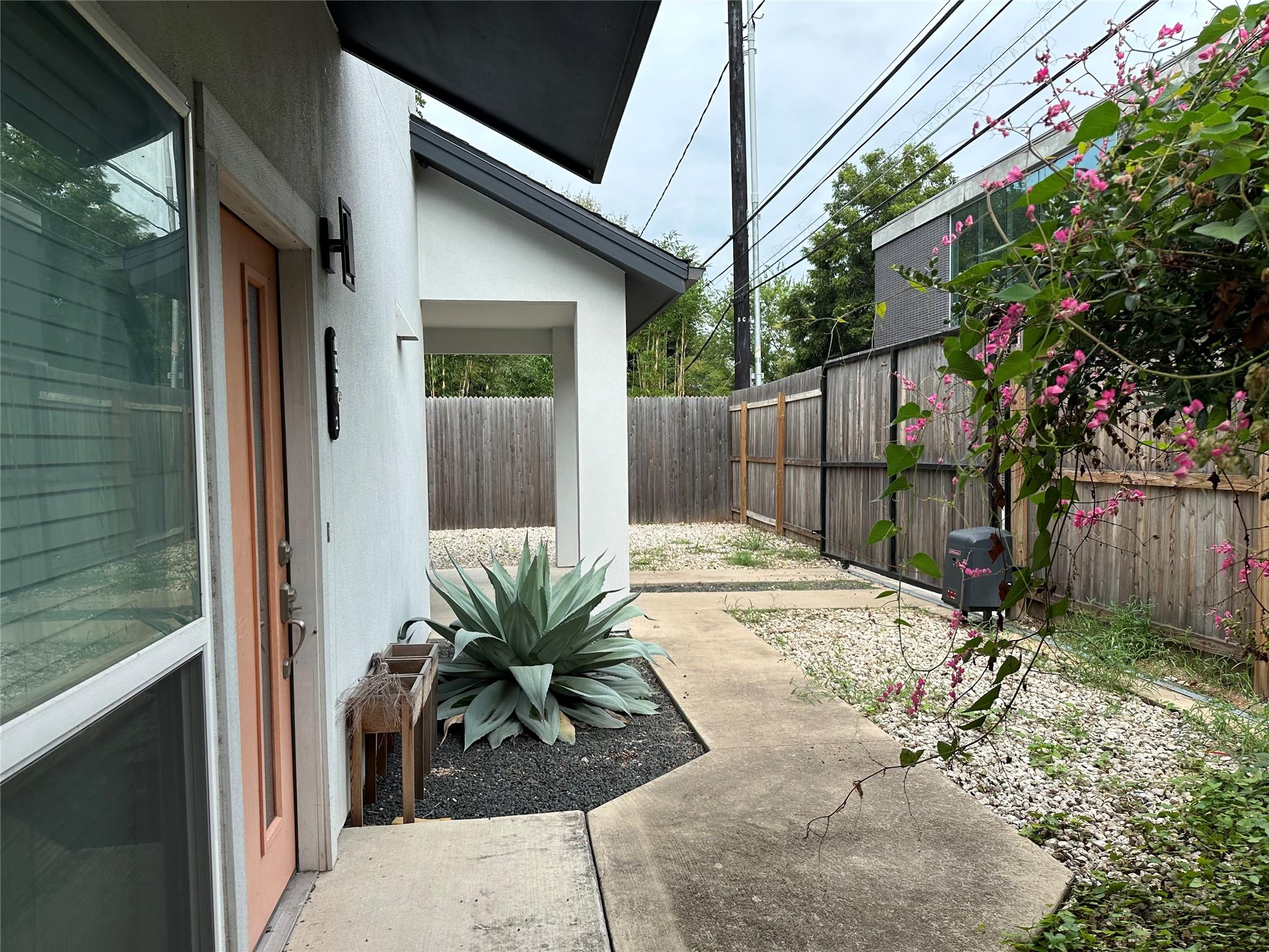 1502 Willow St 2 Property Photo 9