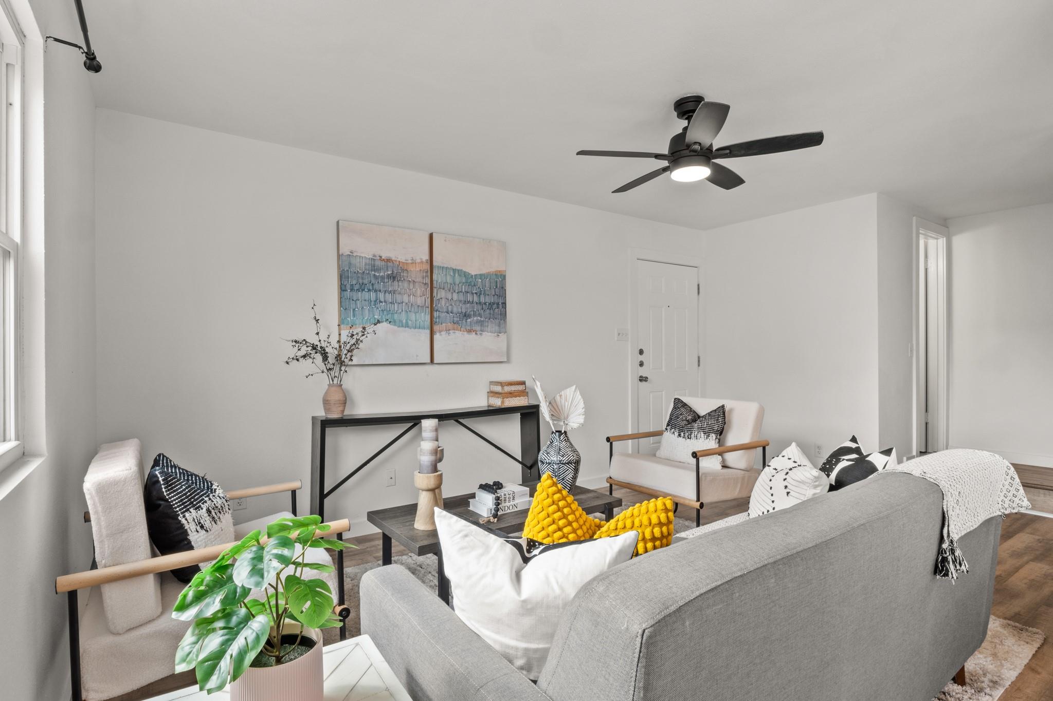 5616 Emerald Forest Dr 101 Property Photo 3