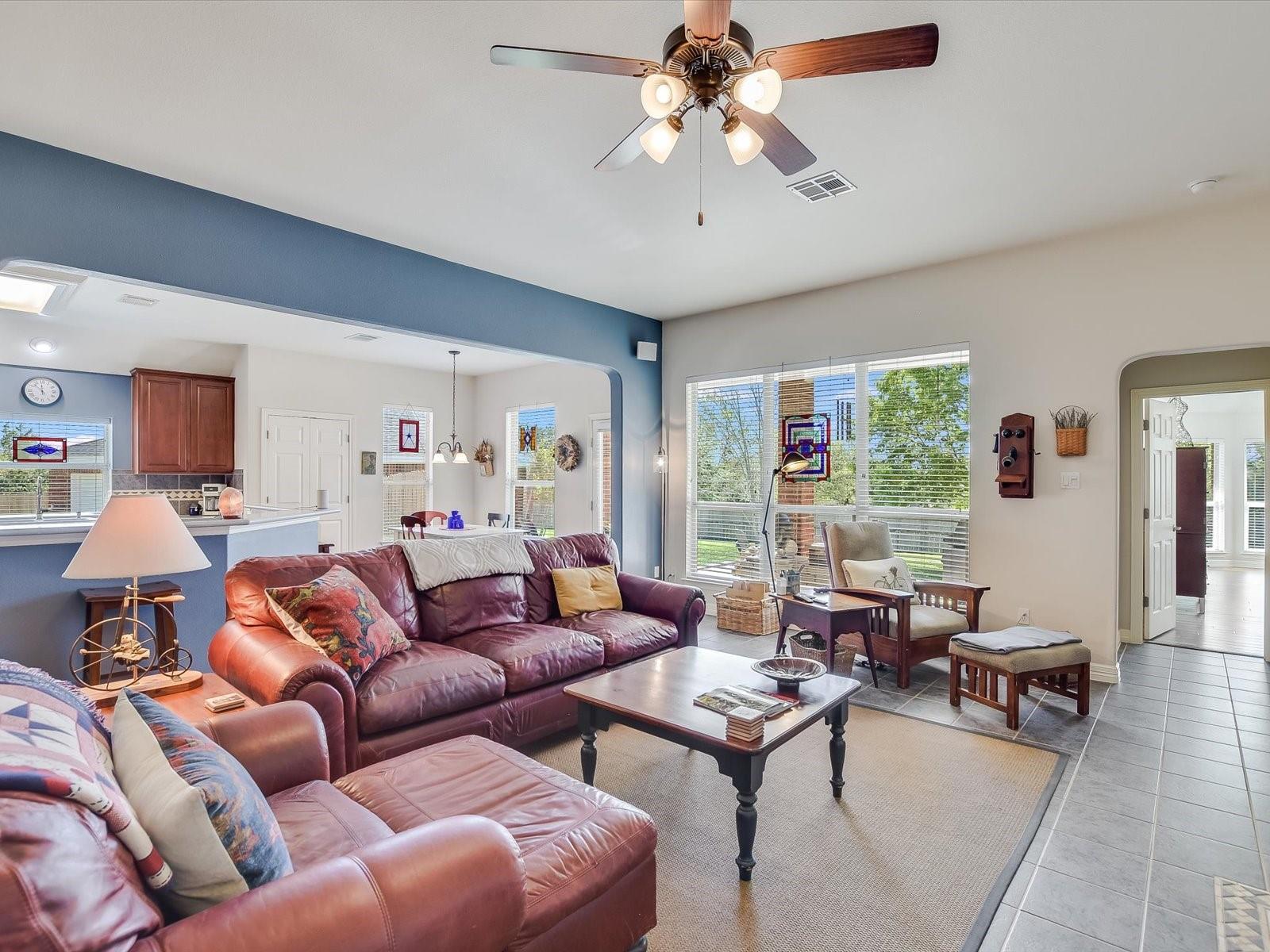 2801 Cavern Mist Ln Property Photo 3
