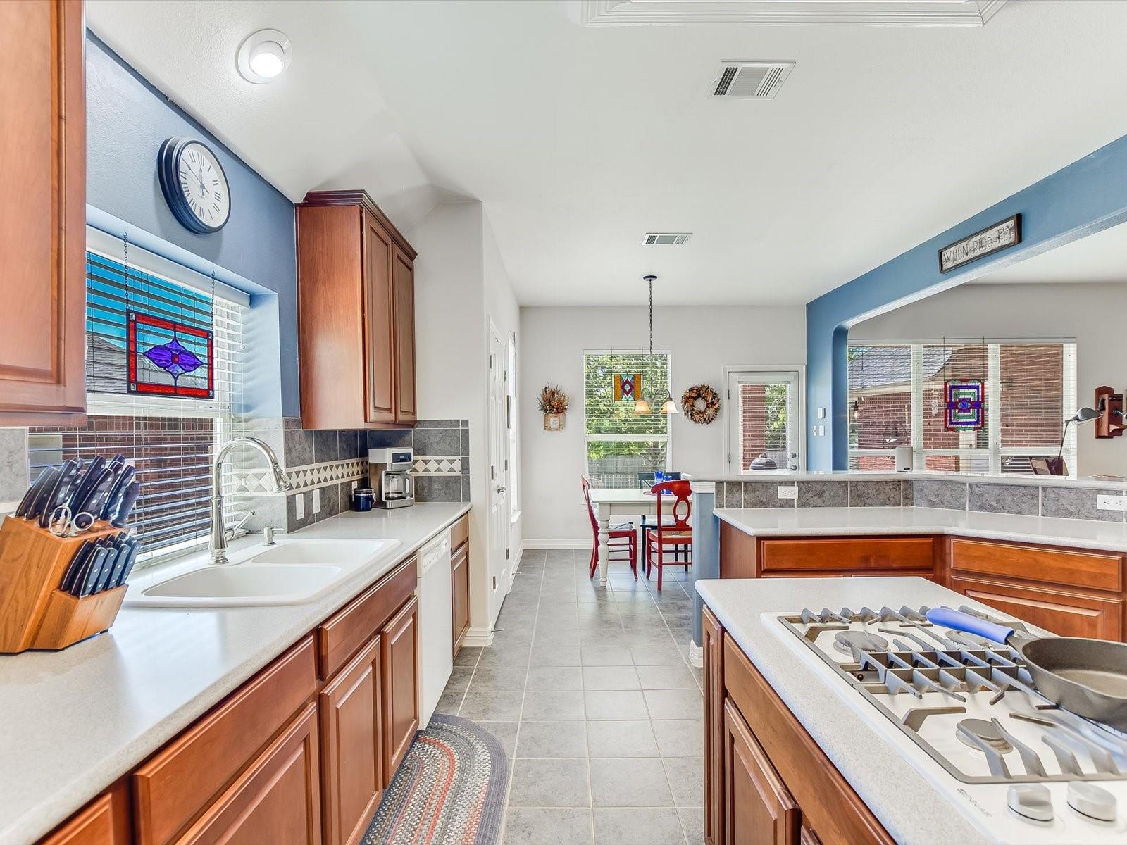 2801 Cavern Mist Ln Property Photo 6