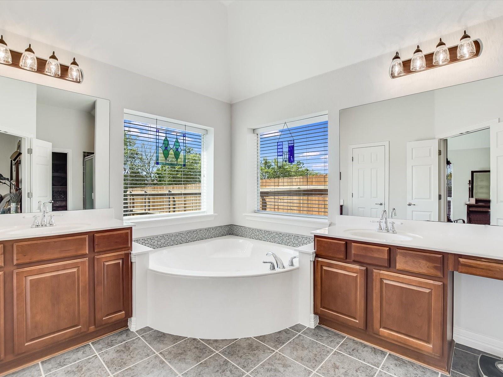 2801 Cavern Mist Ln Property Photo 14