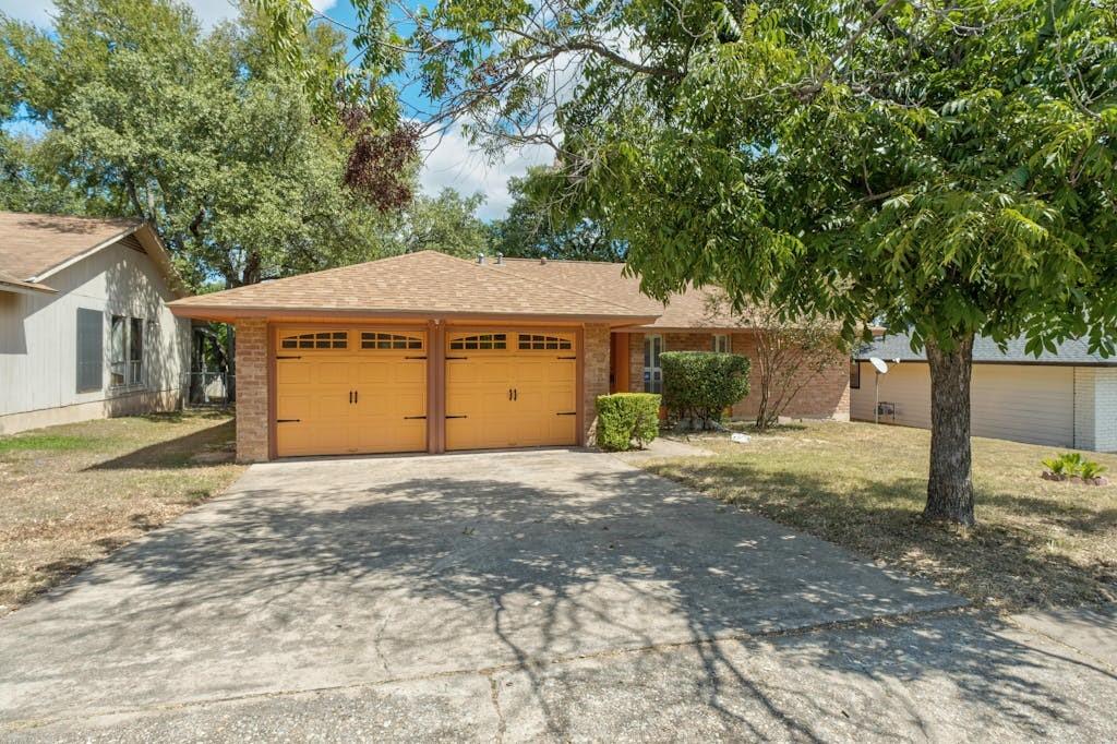 914 Speer Ln Property Photo 2