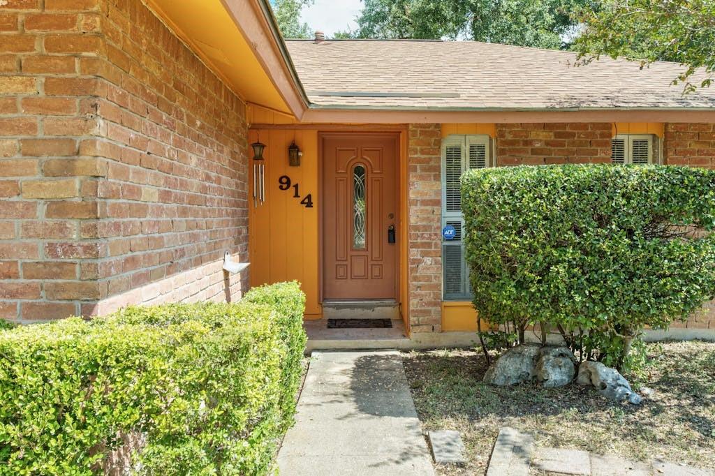 914 Speer Ln Property Photo 3