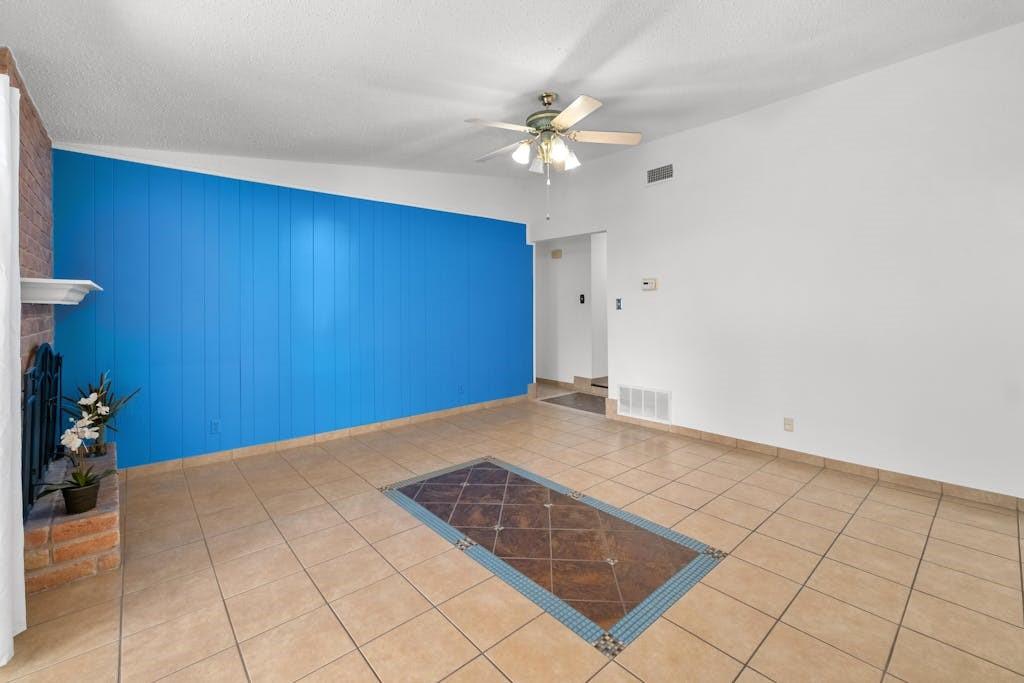 914 Speer Ln Property Photo 6
