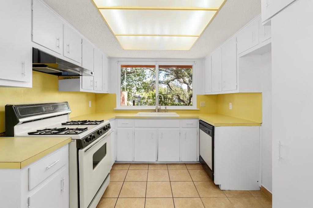 914 Speer Ln Property Photo 7