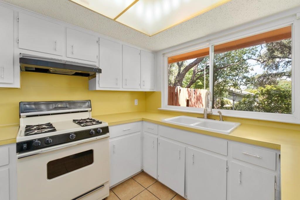 914 Speer Ln Property Photo 8