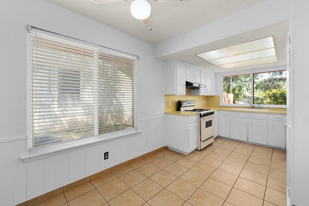 914 Speer Ln Property Photo 10