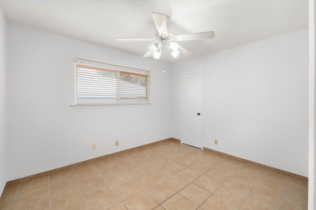 914 Speer Ln Property Photo 16