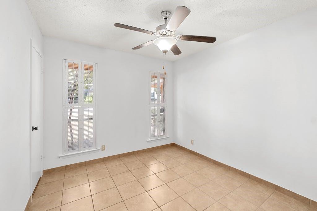 914 Speer Ln Property Photo 17