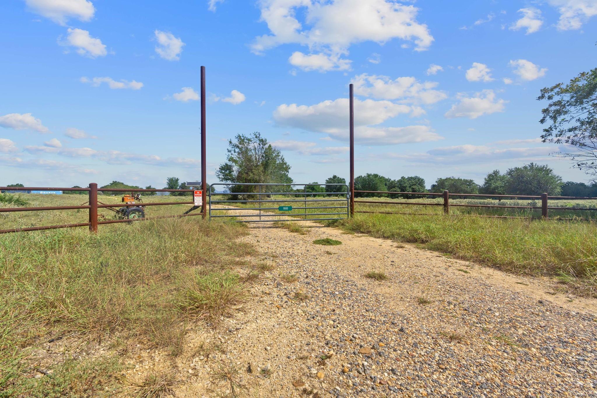 1636 Sparta Field Rd Property Photo 6