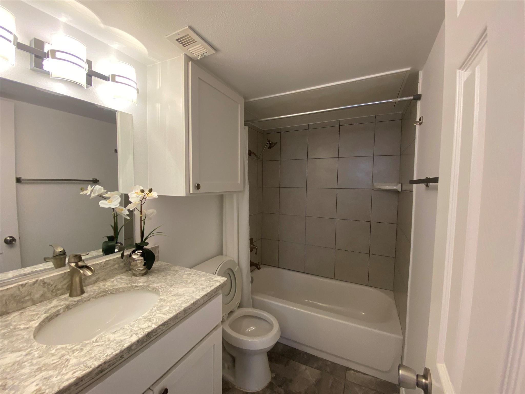 3819 Southway Dr 215 Property Photo 10