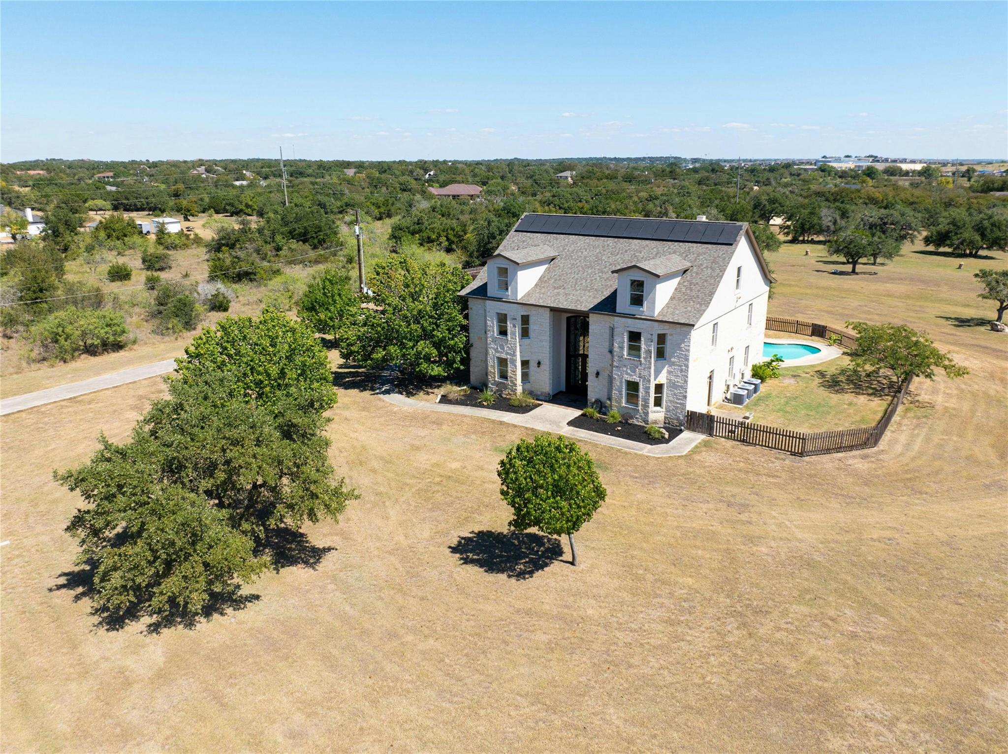 200 Oak Forest Dr Property Photo 2
