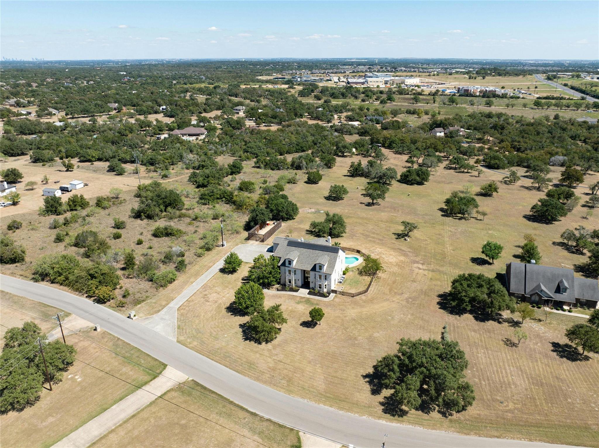 200 Oak Forest Dr Property Photo 3