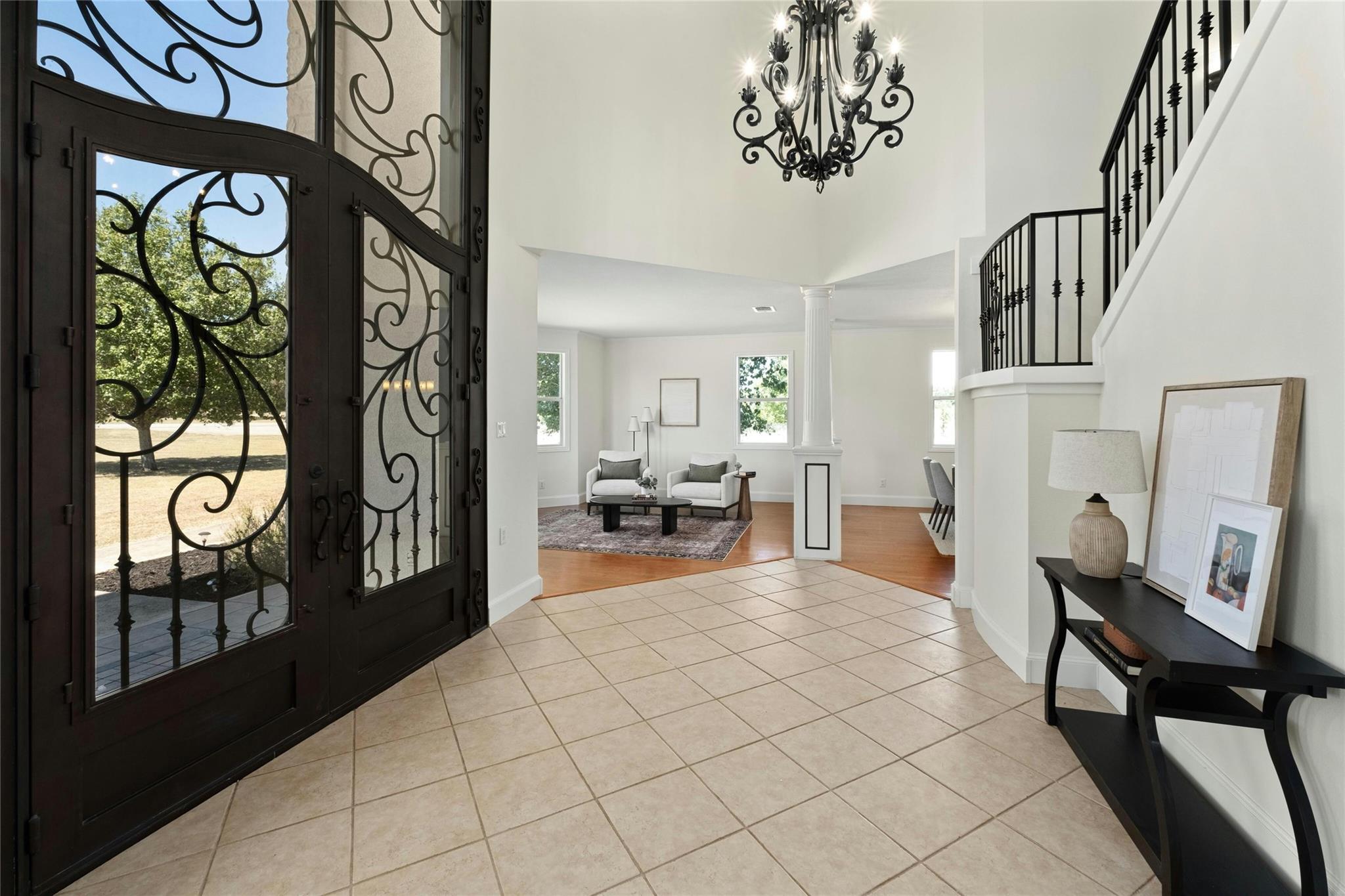 200 Oak Forest Dr Property Photo 6