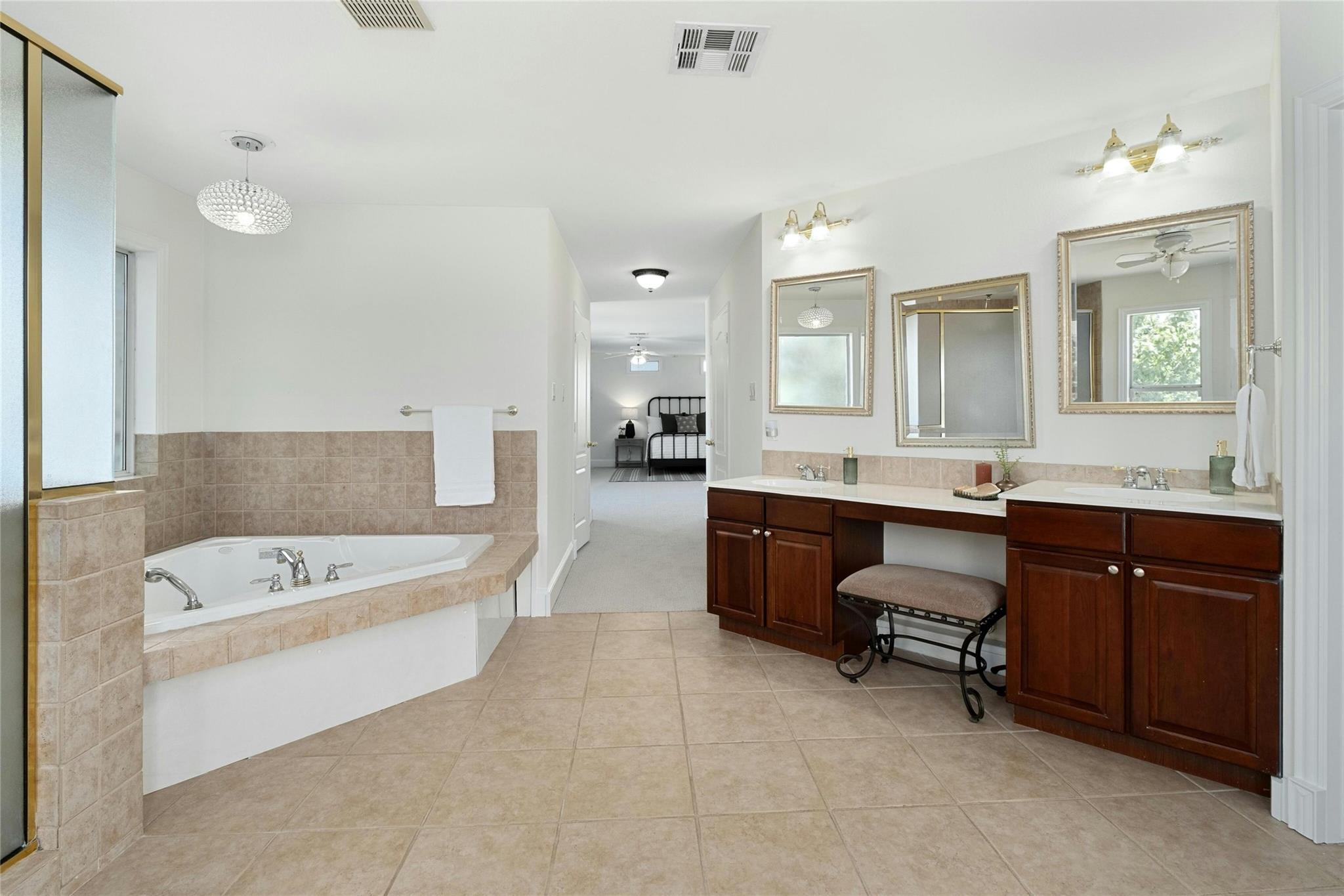 200 Oak Forest Dr Property Photo 21