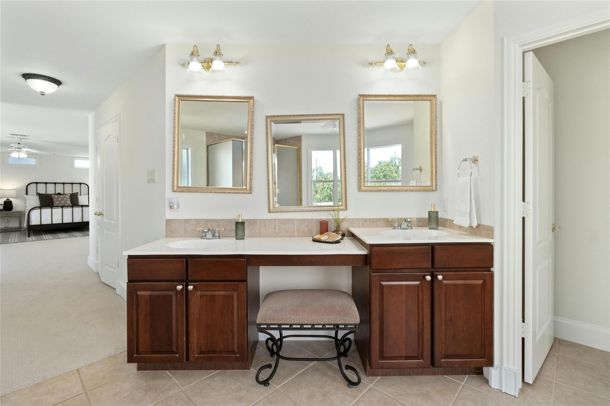 200 Oak Forest Dr Property Photo 24