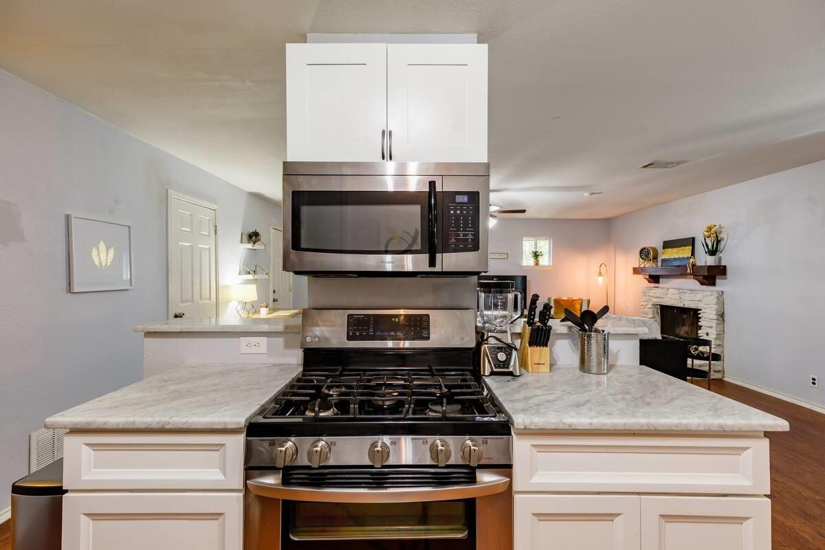 2505 Parker Ln B Property Photo 5