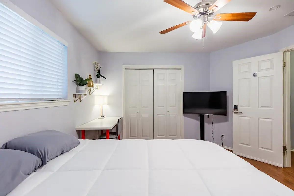 2505 Parker Ln B Property Photo 11