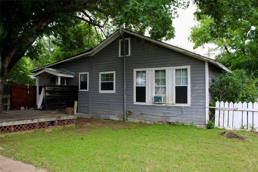 637 Trinity St Property Photo 3
