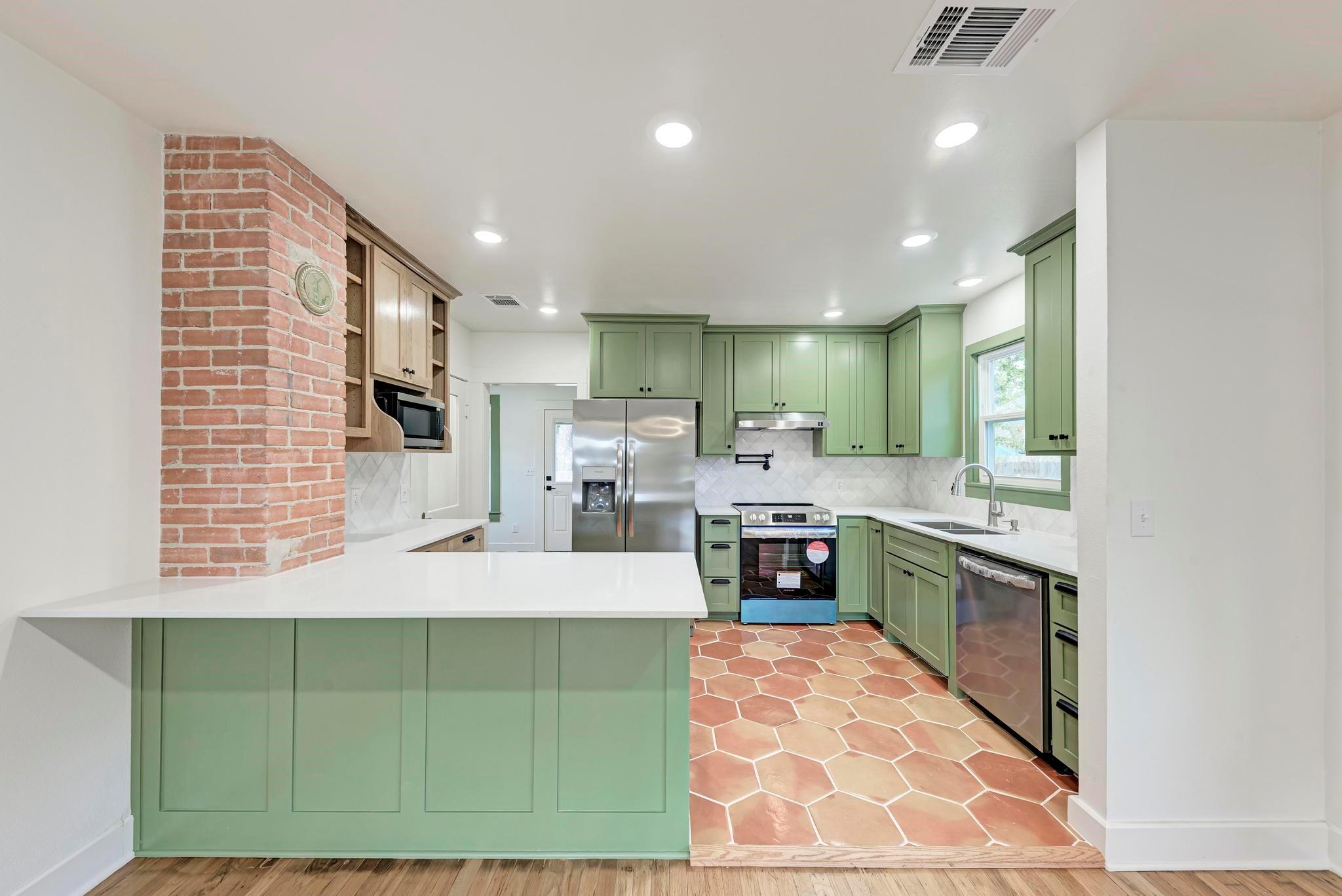 108 S Porter St Property Photo 12