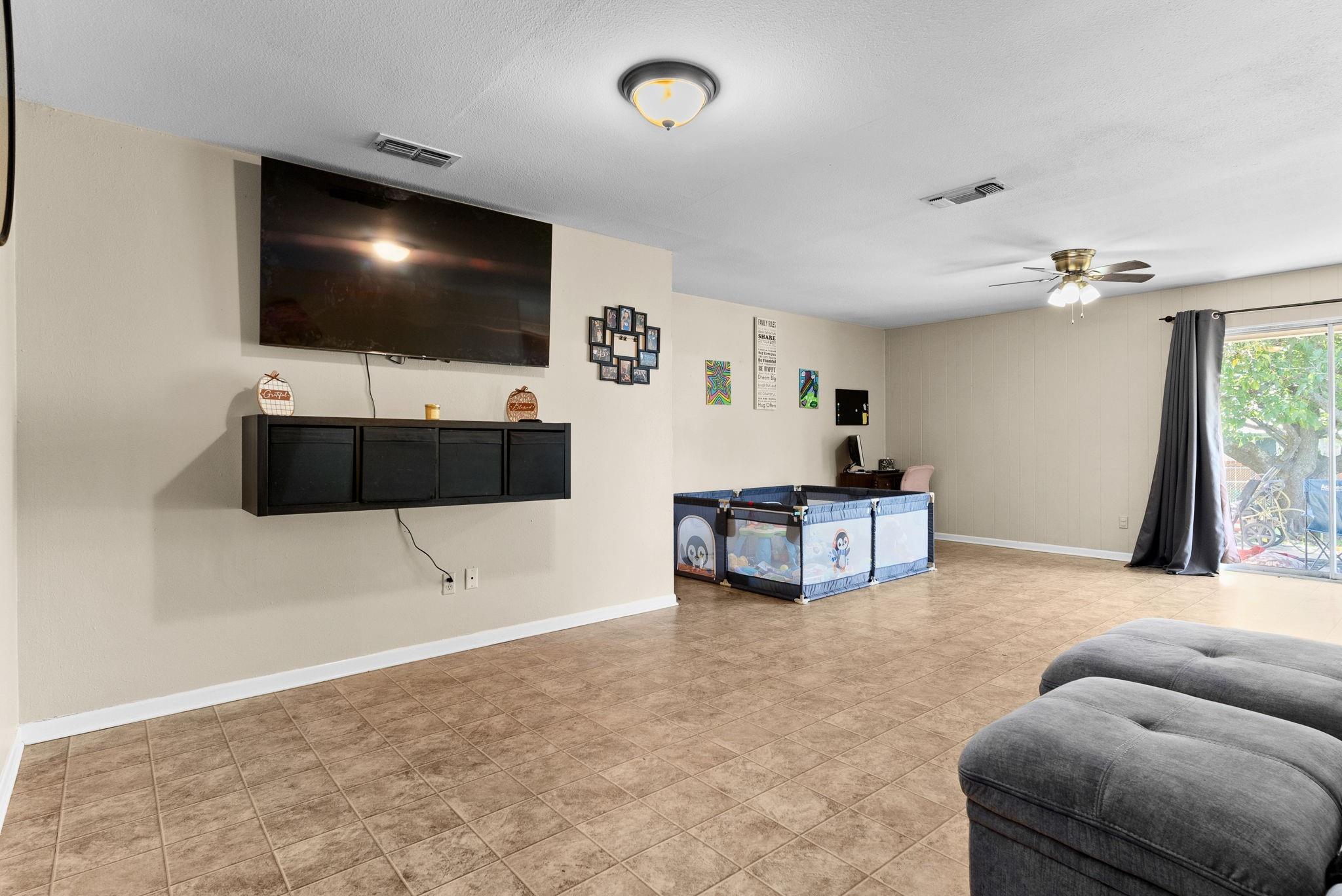 202 S Willis St Property Photo 4