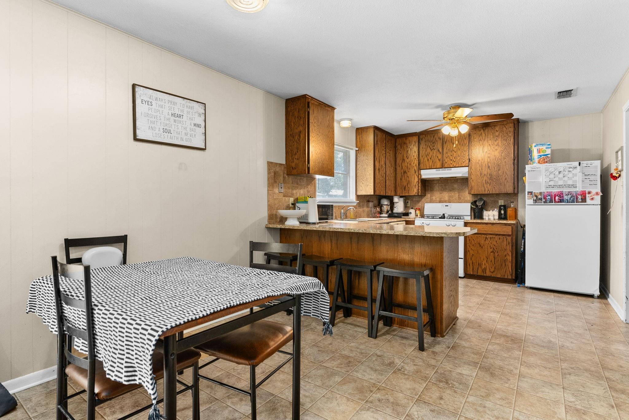 202 S Willis St Property Photo 8