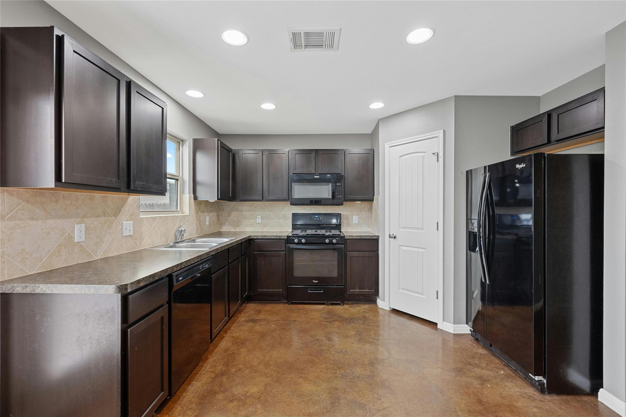 4608 Graceful Ln Property Photo 11