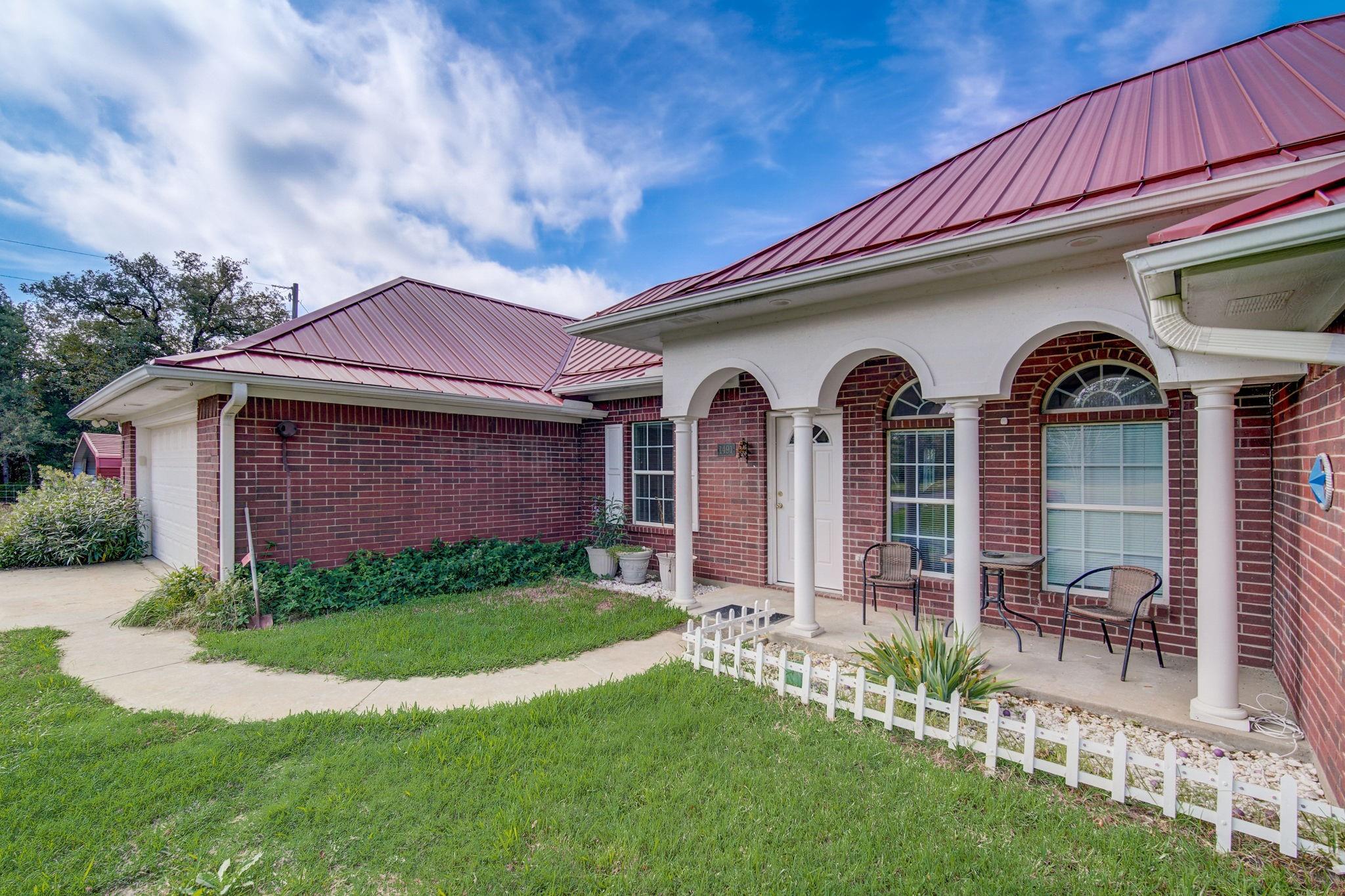 1495 Makinson Rd Property Photo 2