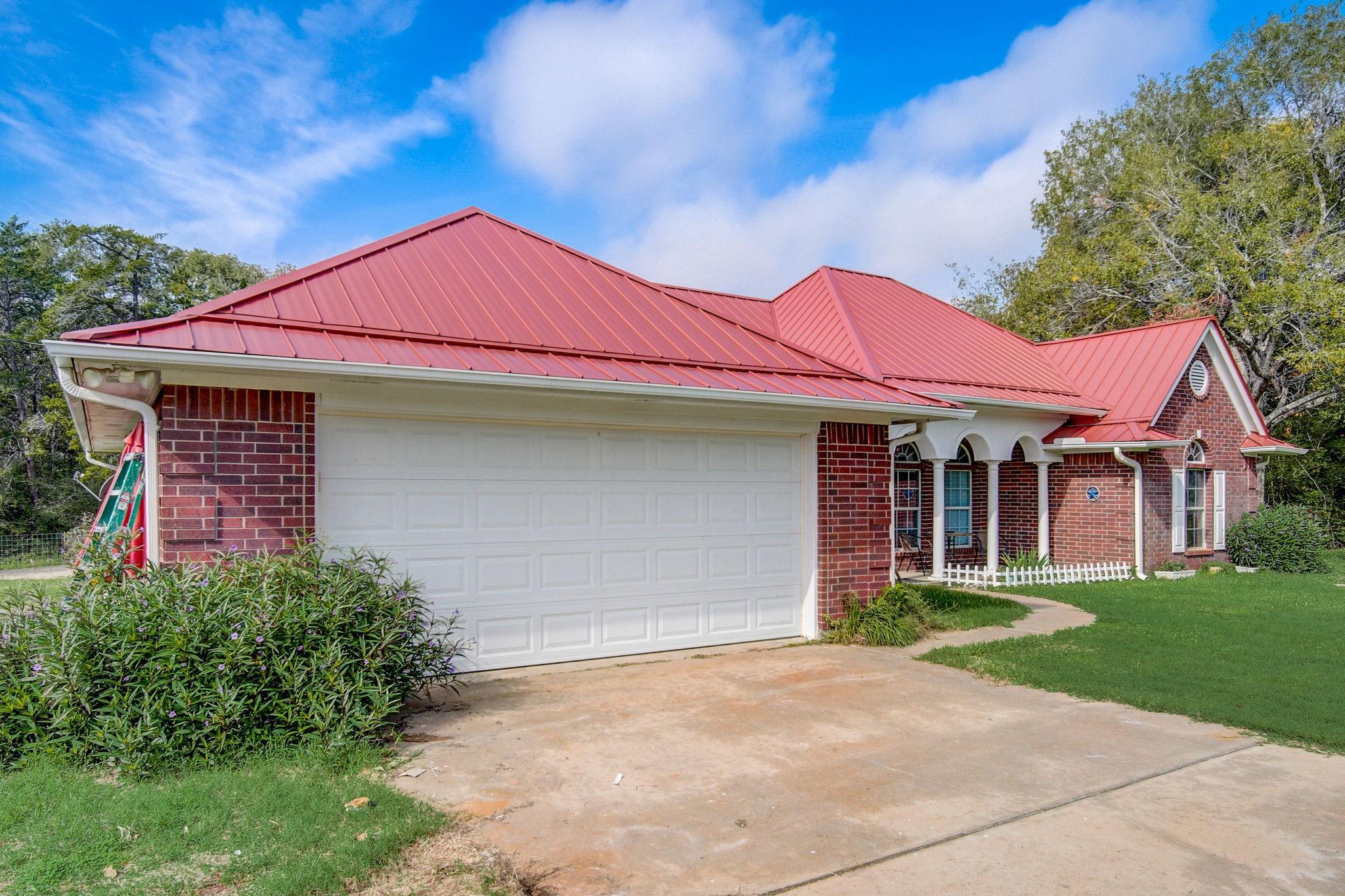 1495 Makinson Rd Property Photo 3