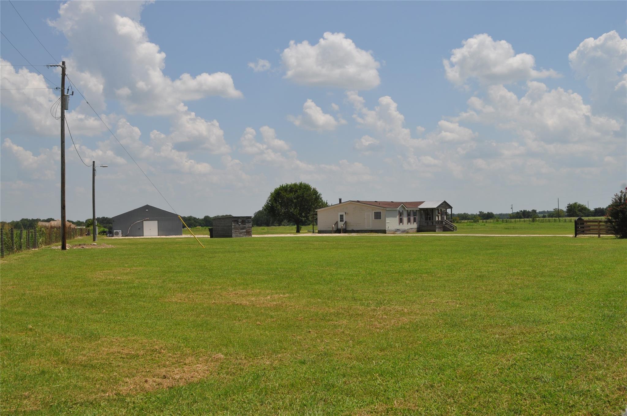 10901 Harmon School Rd Property Photo 2