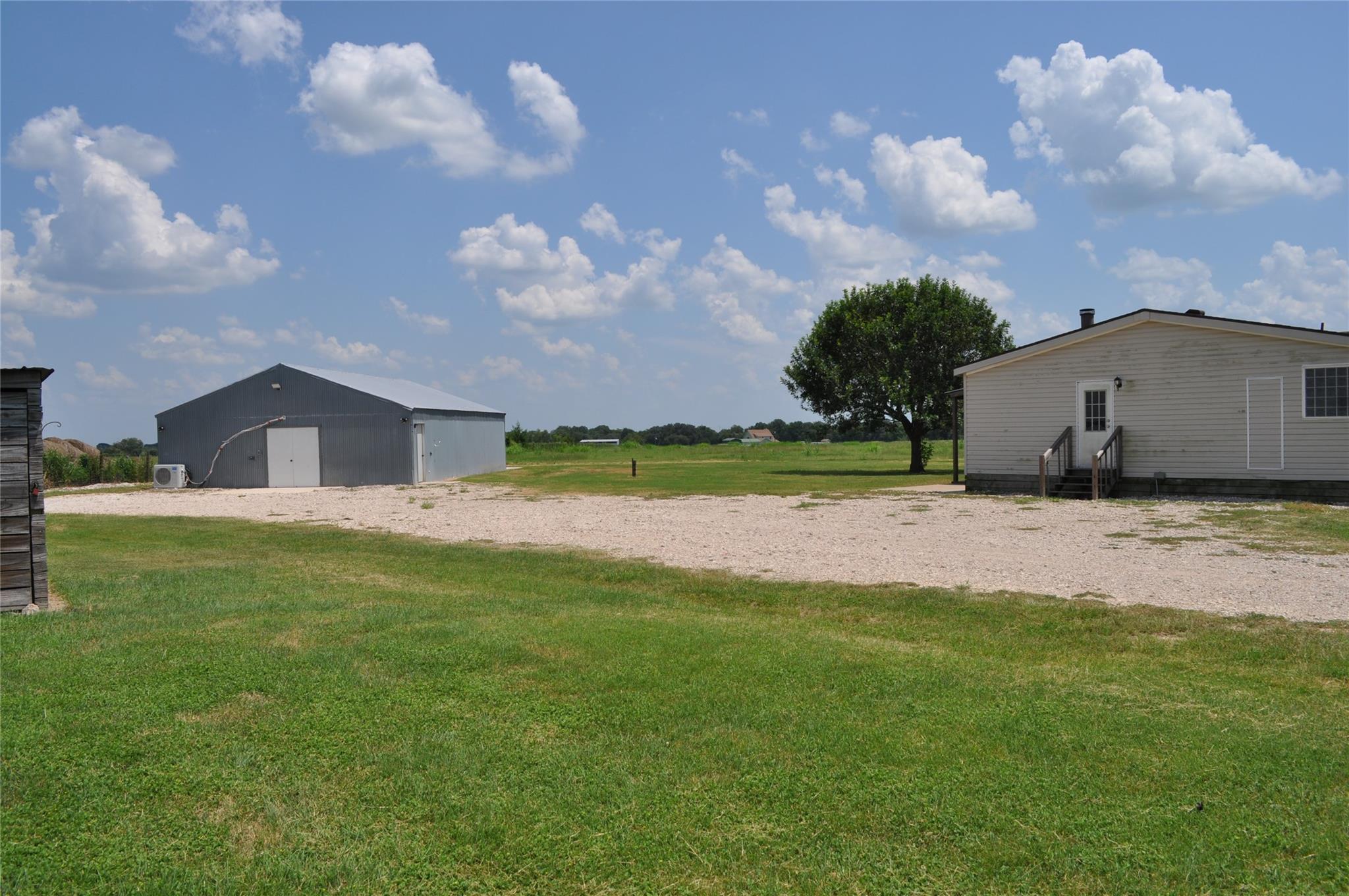 10901 Harmon School Rd Property Photo 3
