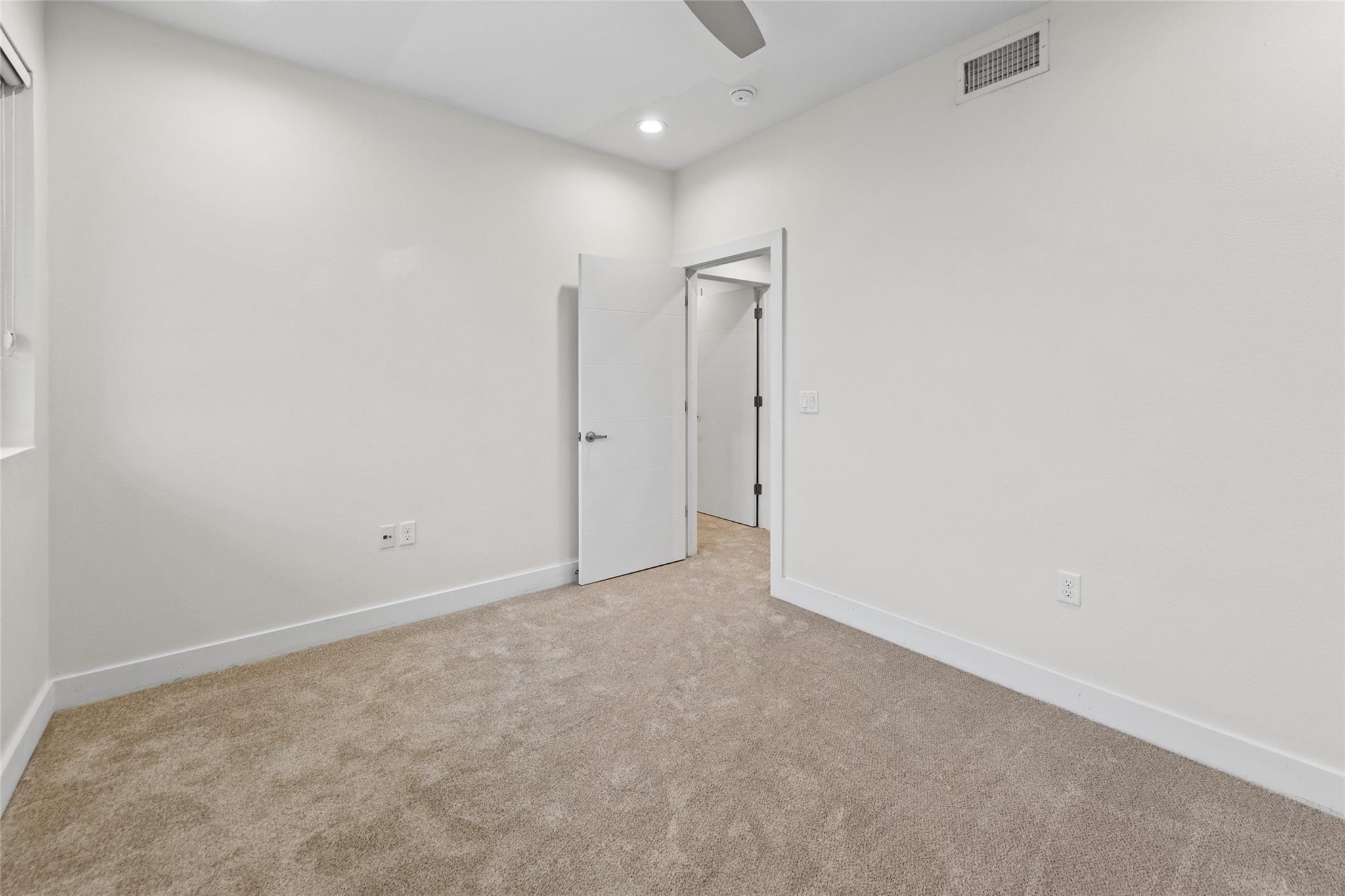 604 N Bluff Dr 204 Property Photo 23