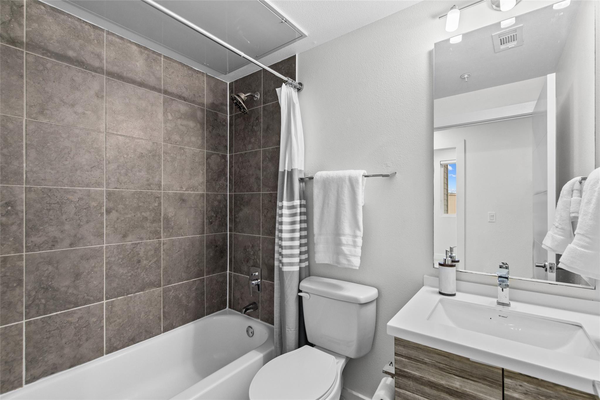 604 N Bluff Dr 204 Property Photo 24