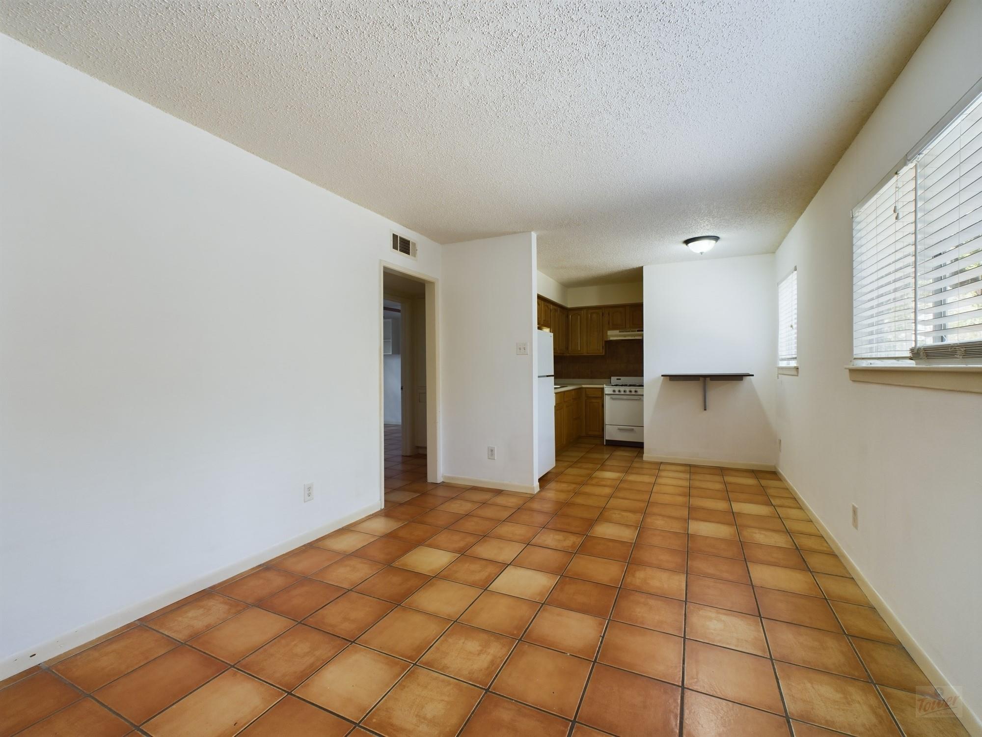 803 W 28th St #107 Property Photo 3