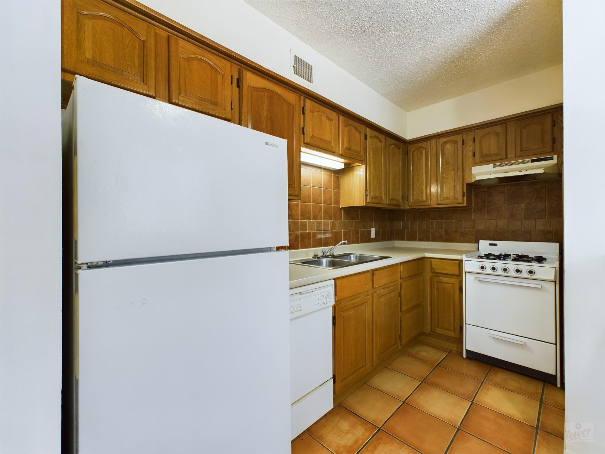 803 W 28th St #107 Property Photo 4