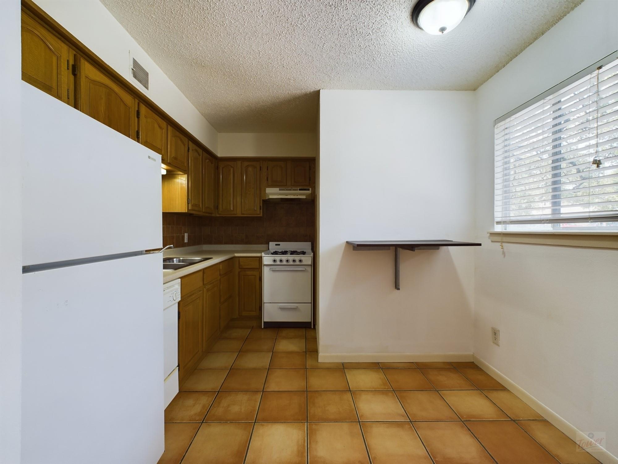 803 W 28th St #107 Property Photo 5