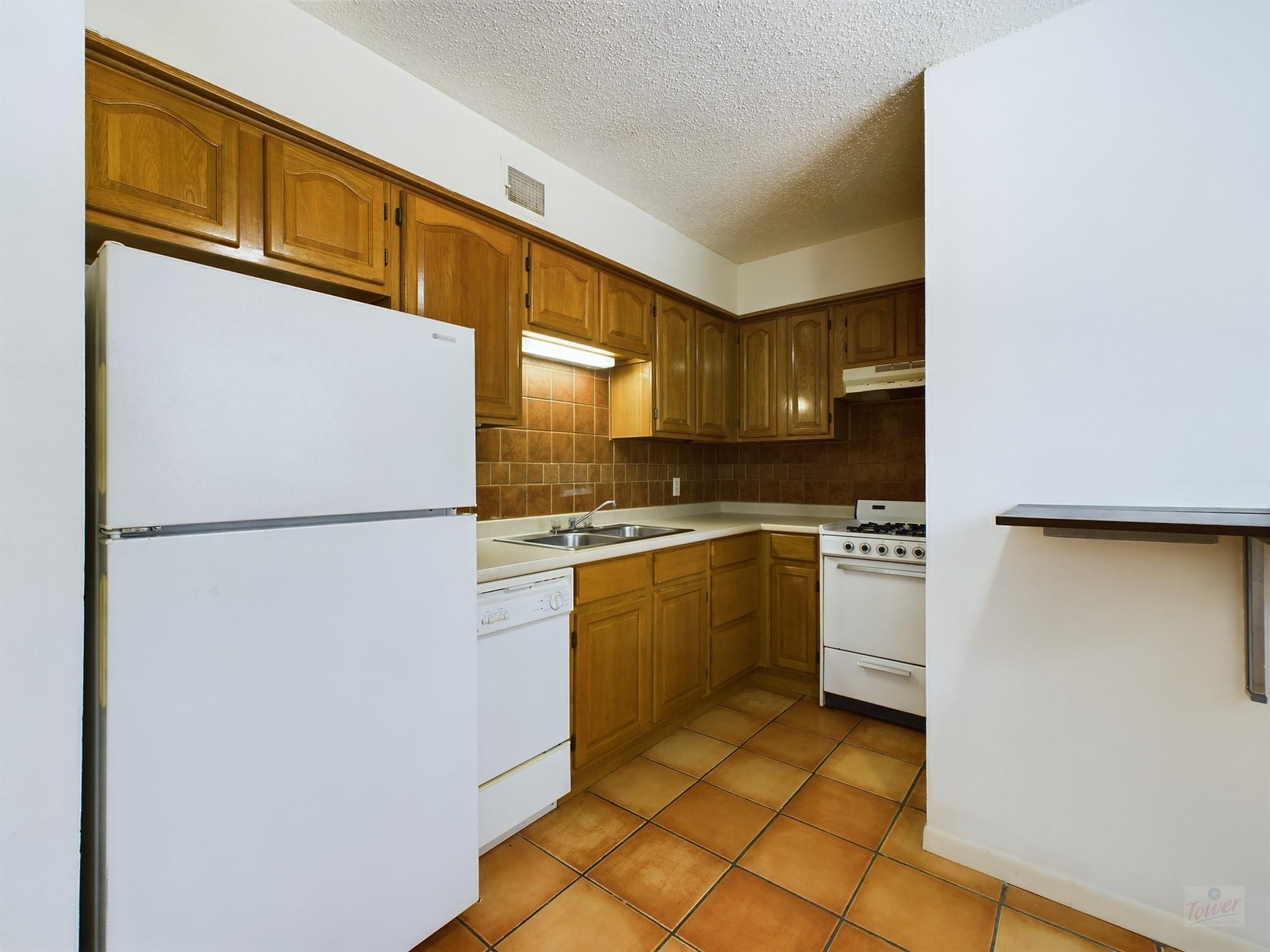 803 W 28th St #107 Property Photo 6