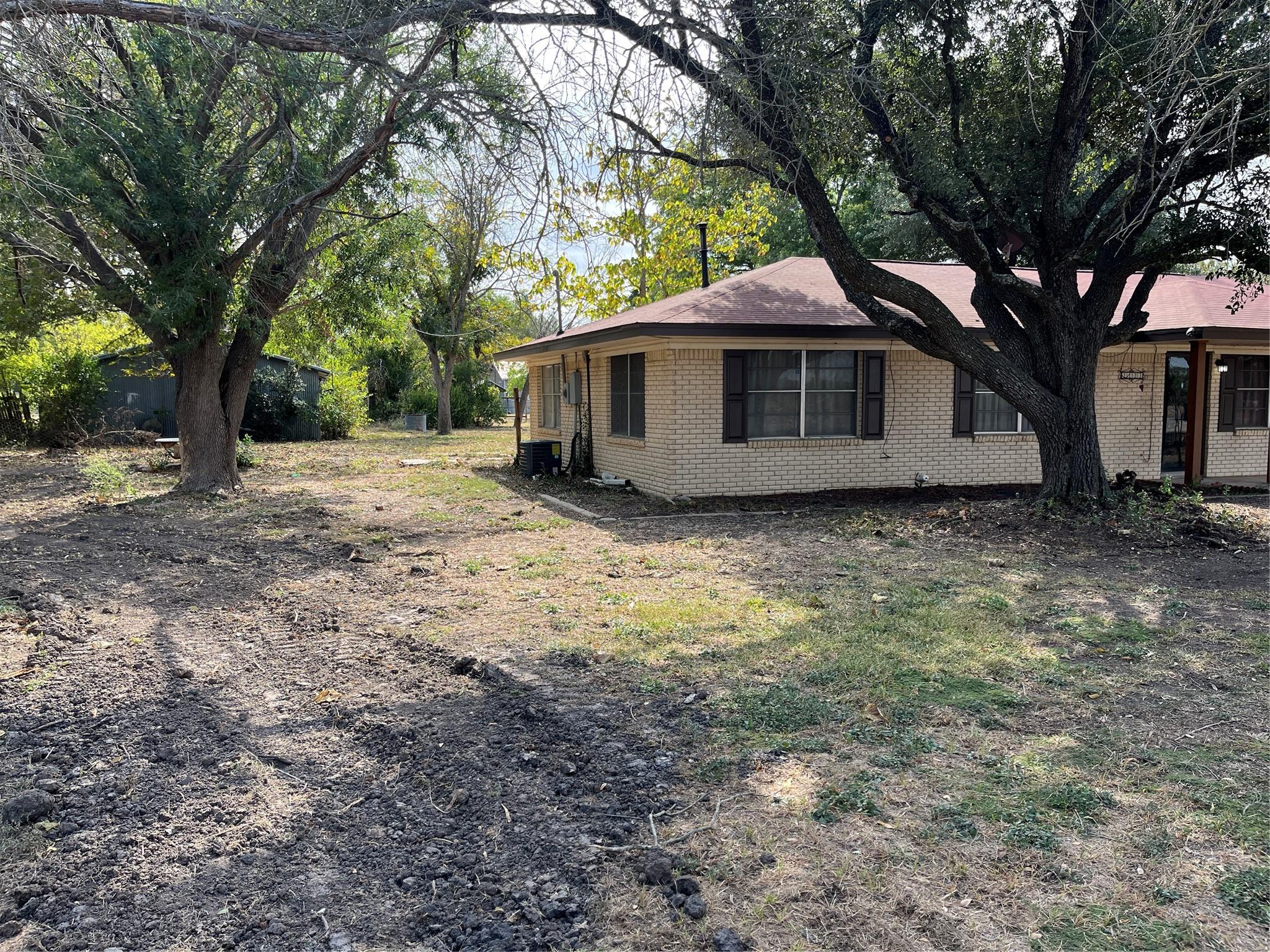 1133 W Bell St Property Photo 2