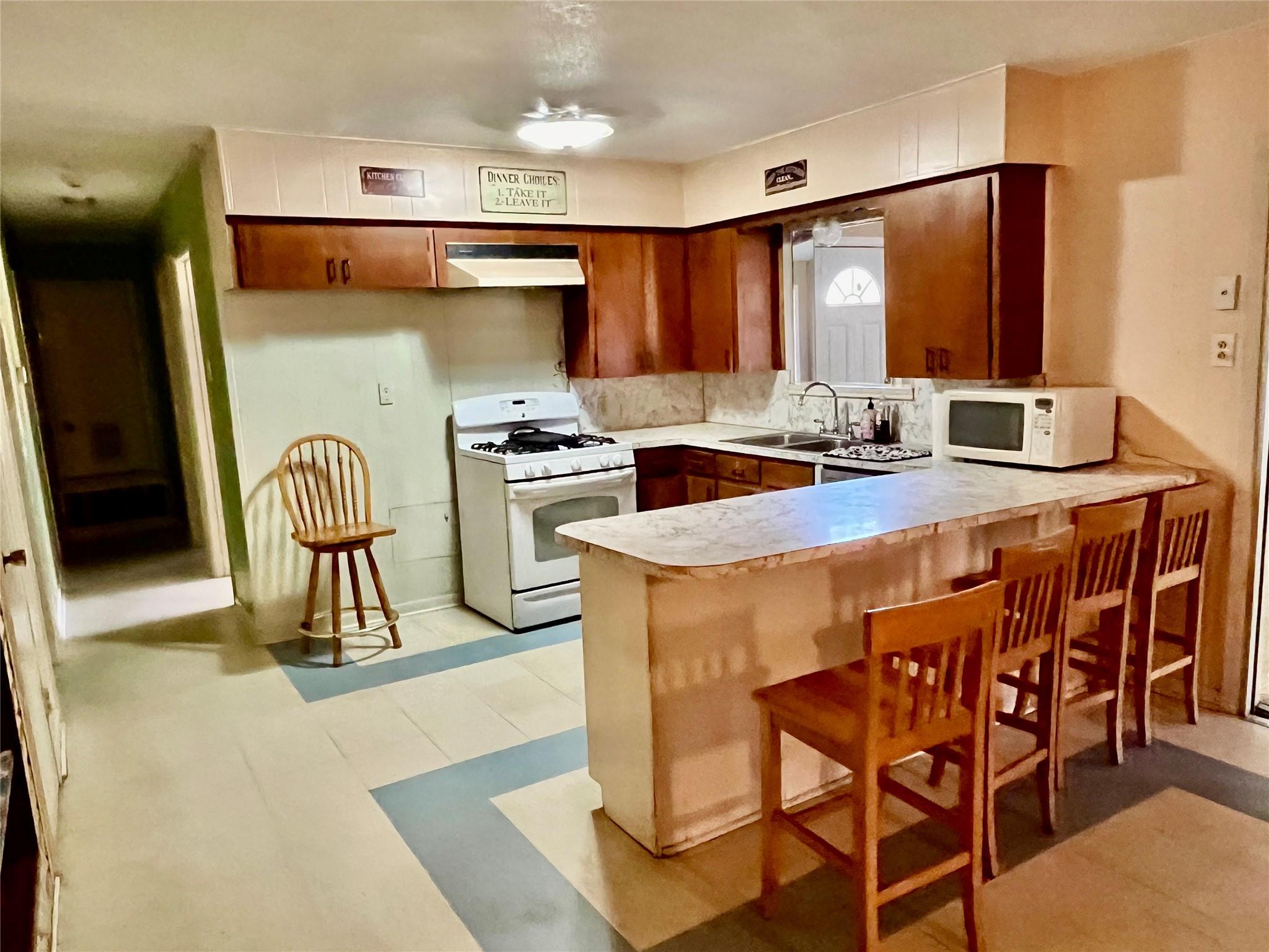 1133 W Bell St Property Photo 6